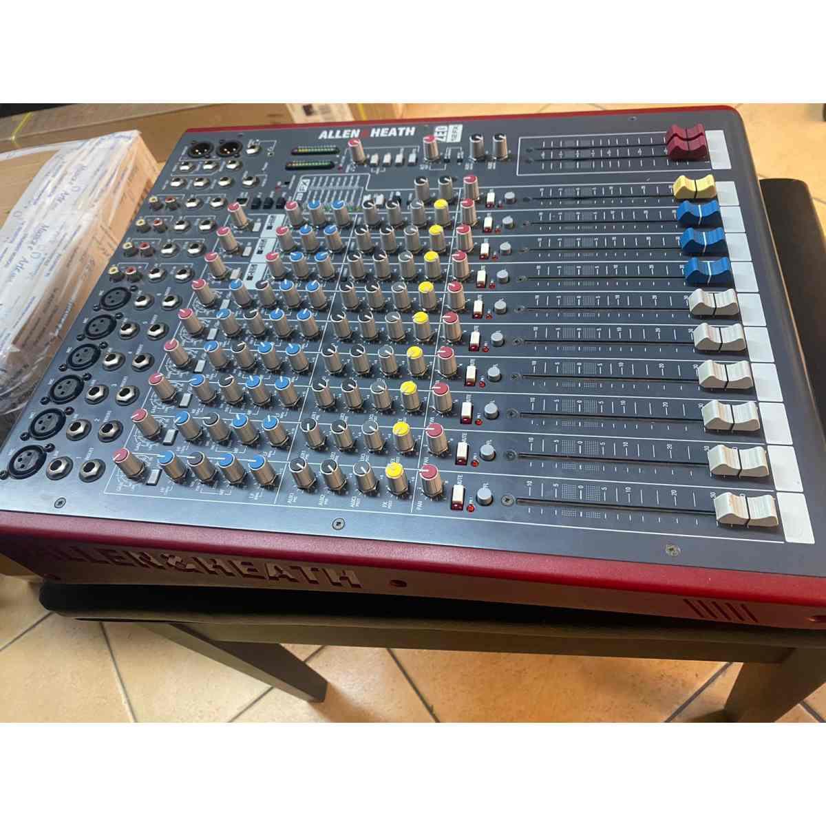 ALLEN & HEATH ZED 12 FX Mixer