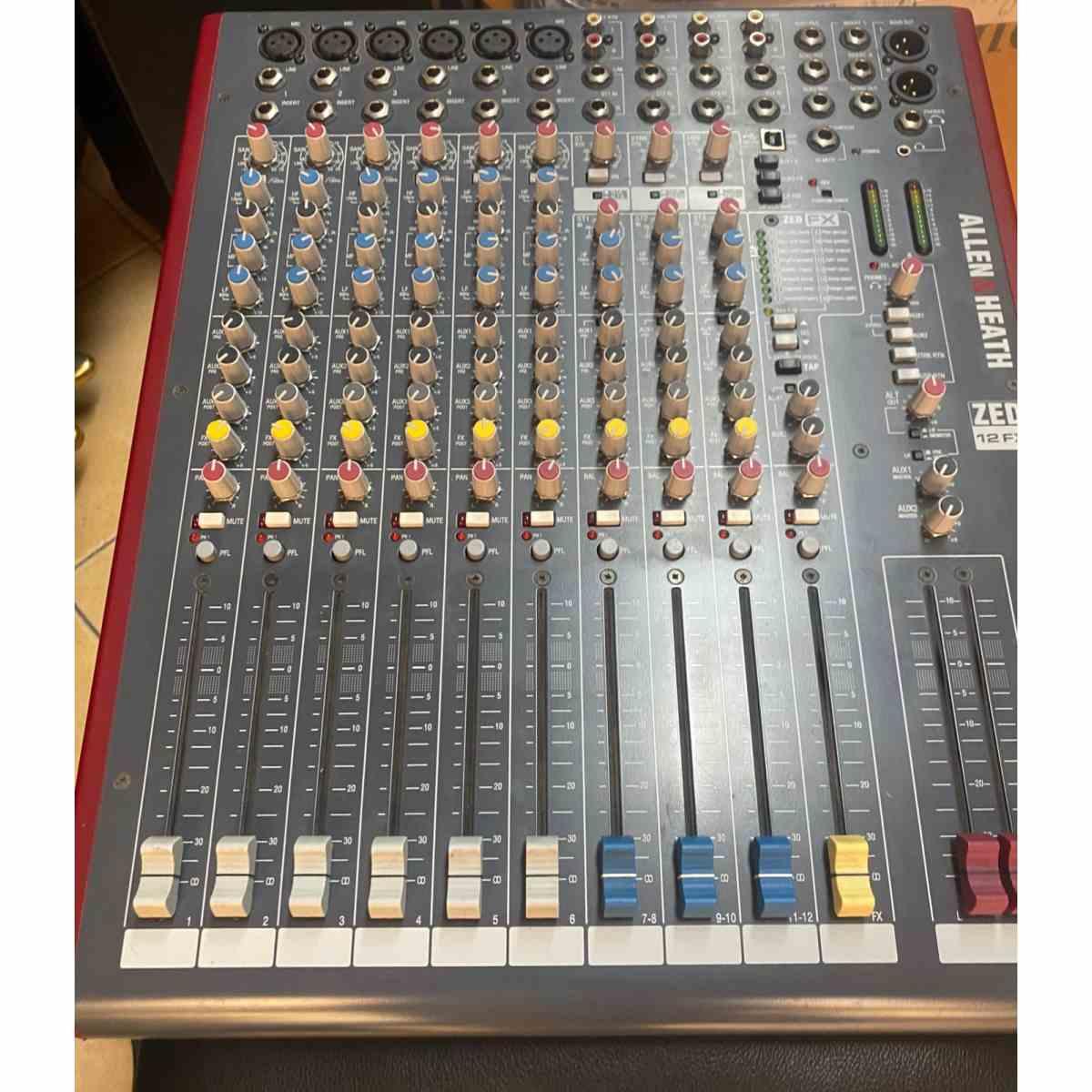 ALLEN & HEATH ZED 12 FX Mixer