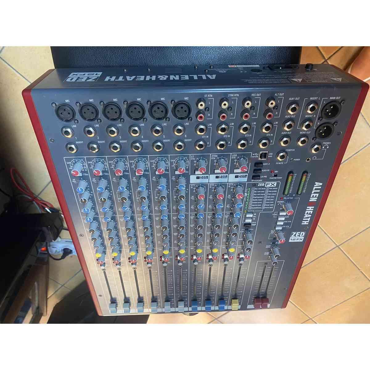 ALLEN & HEATH ZED 12 FX Mixer