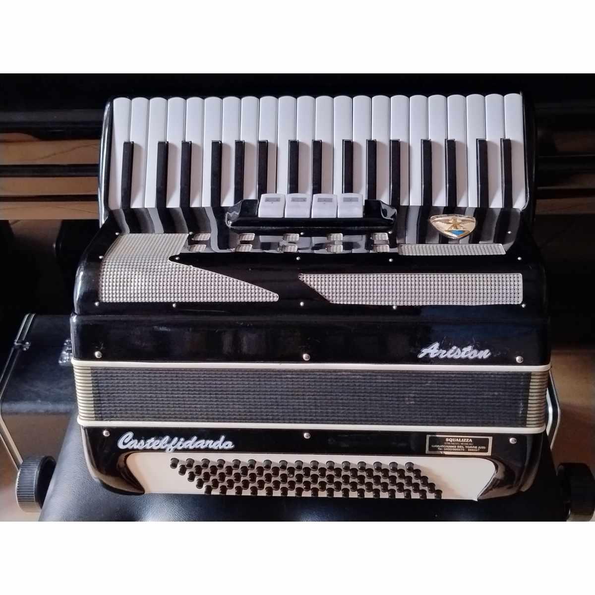 Ariston Castelfidardo Fisarmonica 80 bassi 37 tasti Nera, usata